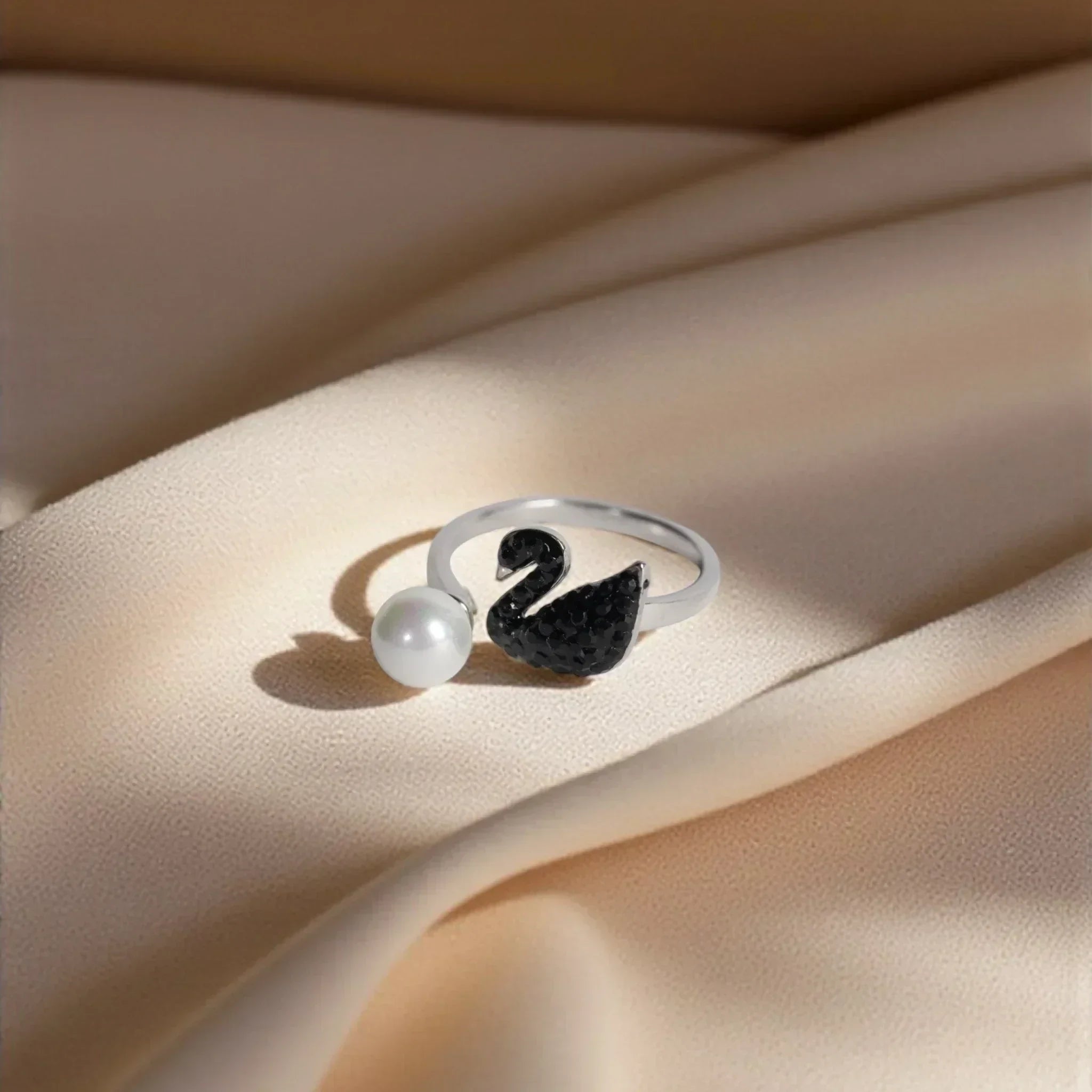 Black Swan Pearl Ring - Swarovski-Inspired - LA TATVA